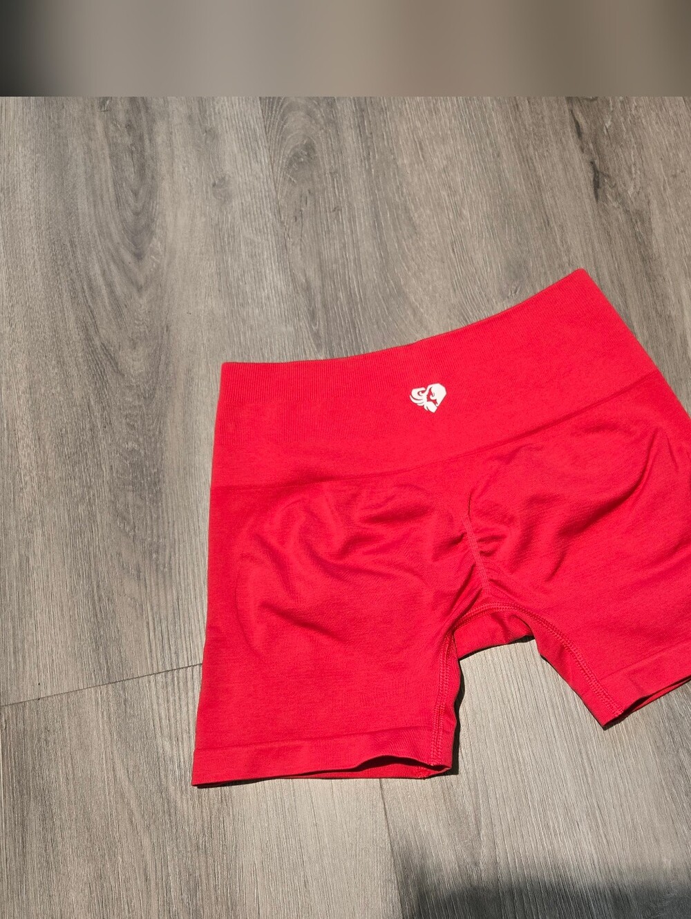 Women’s Best Define 2.0 Seamless Scrunch 4 Inch Shorts - Picture 4 of 4